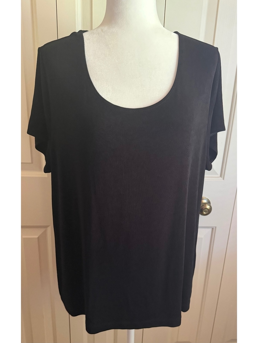 Chico’s Travelers Black Top Size 4 2XL